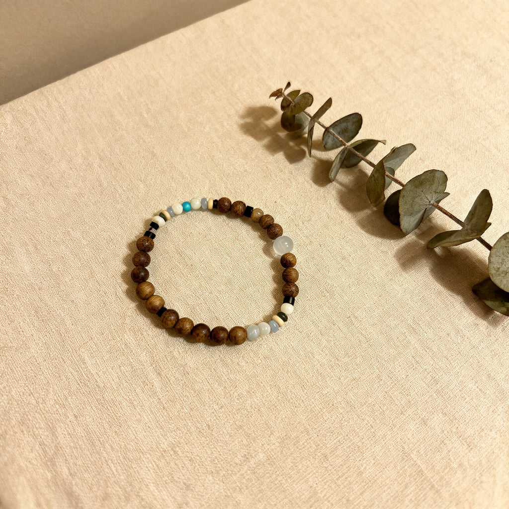 A harmony of Agarwood and natural gemstones