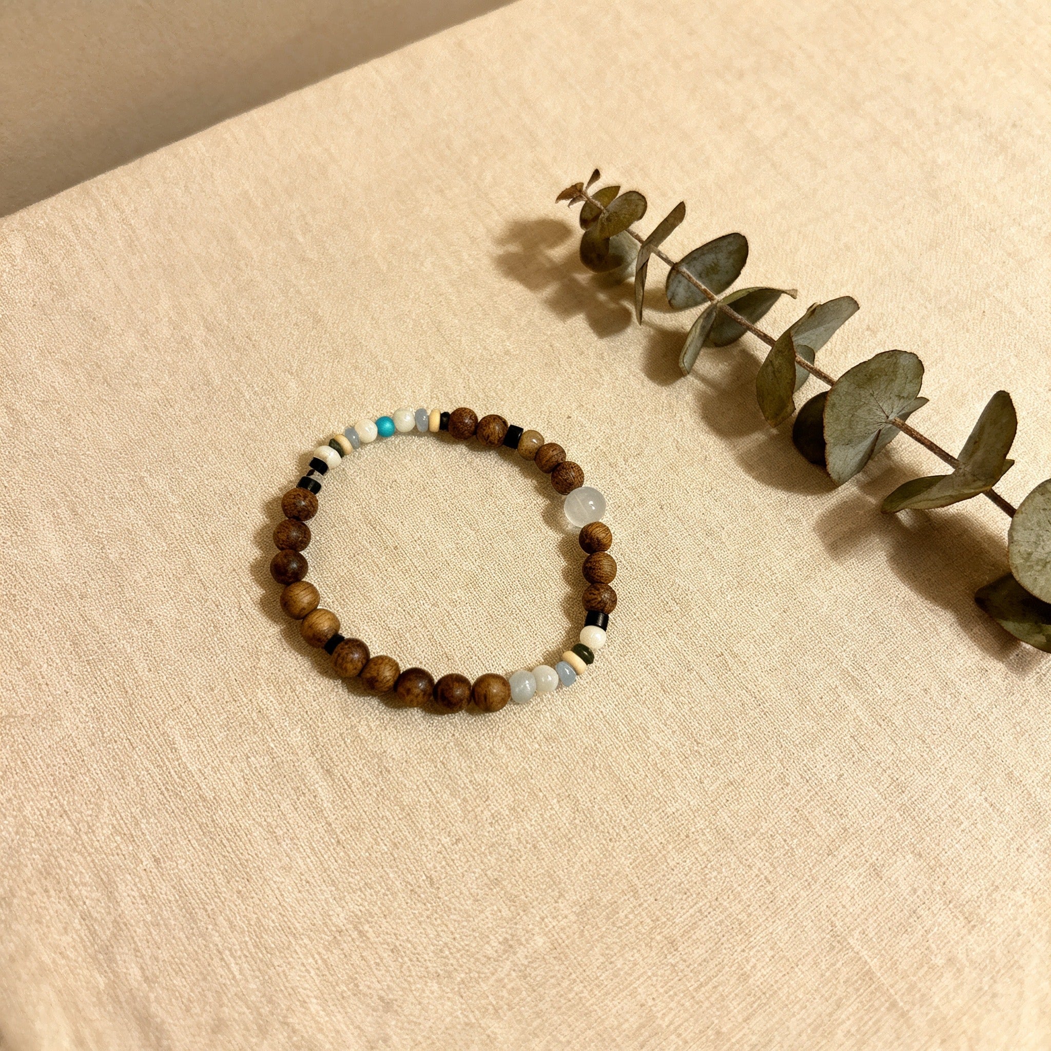 A harmony of Agarwood and natural gemstones