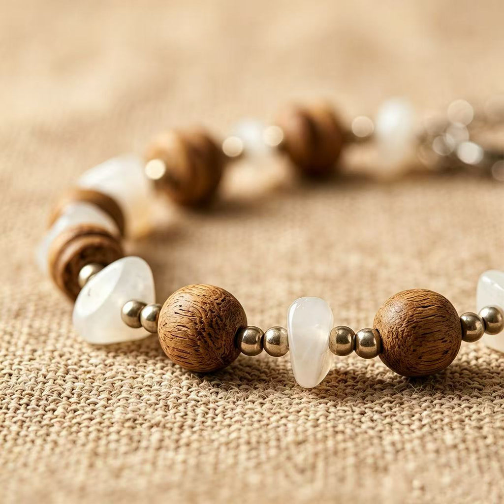 A graceful blend of natural agarwood and luminous moonstone.